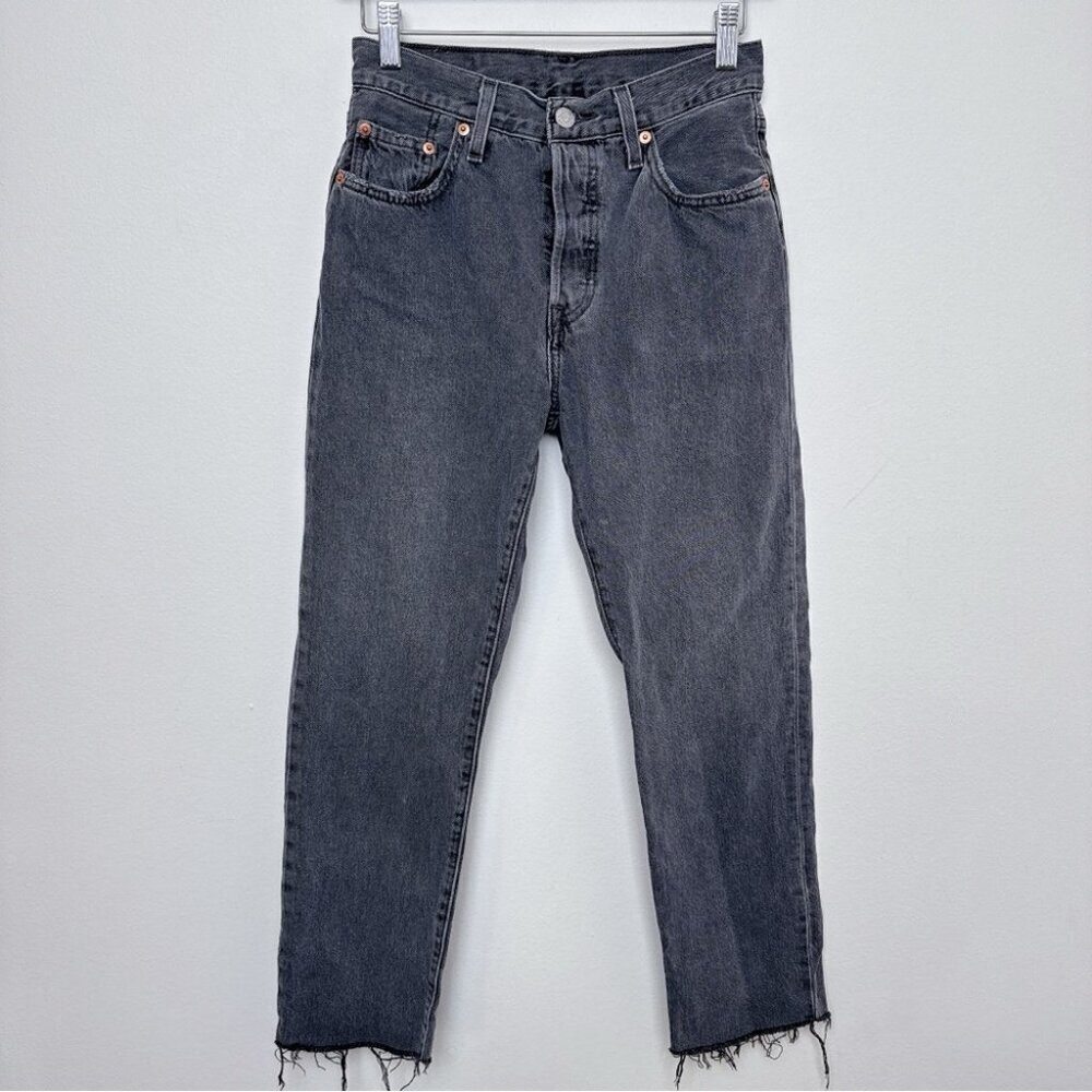 Levi's Womens 25 501 Crop Raw Hem Gray Wash Jeans - Picture 2 of 15